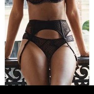 NEW! Victorias Secret Garter Belt